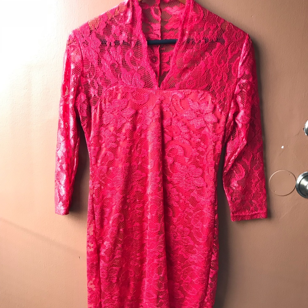 Lace dress quarter sleeve Red v neck.